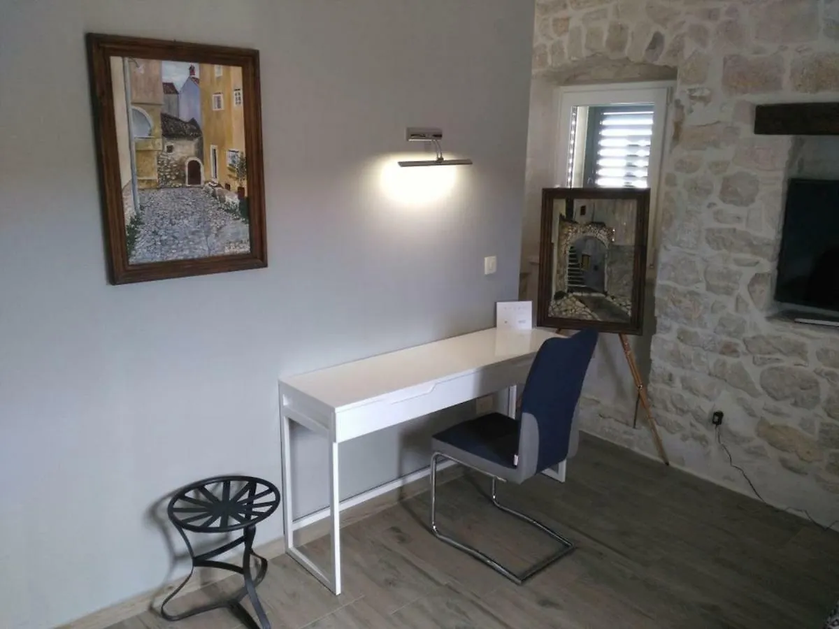 Apartment Buga Slatine 0*,